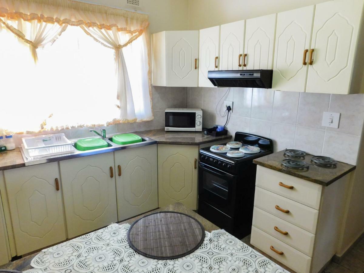 Mama Mia Cottages Oslo Beach Порт-Шепстон Екстер'єр фото