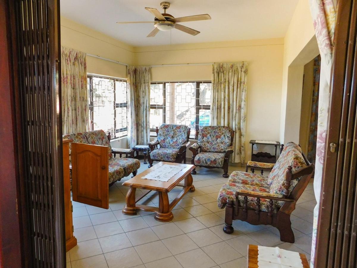 Mama Mia Cottages Oslo Beach Порт-Шепстон Екстер'єр фото